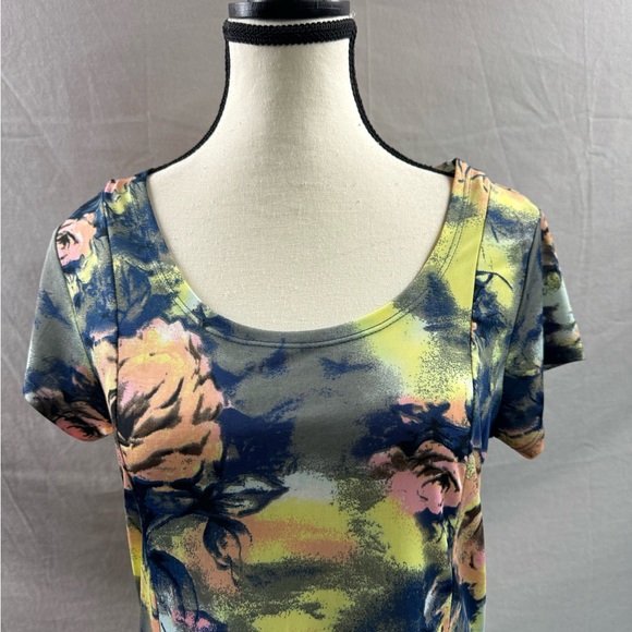 Floral Jersey With Assymetrical Hem - Picture 2 of 4